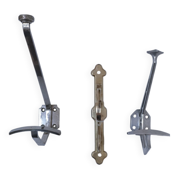 Trois patères laiton chrome aluminium début XXème