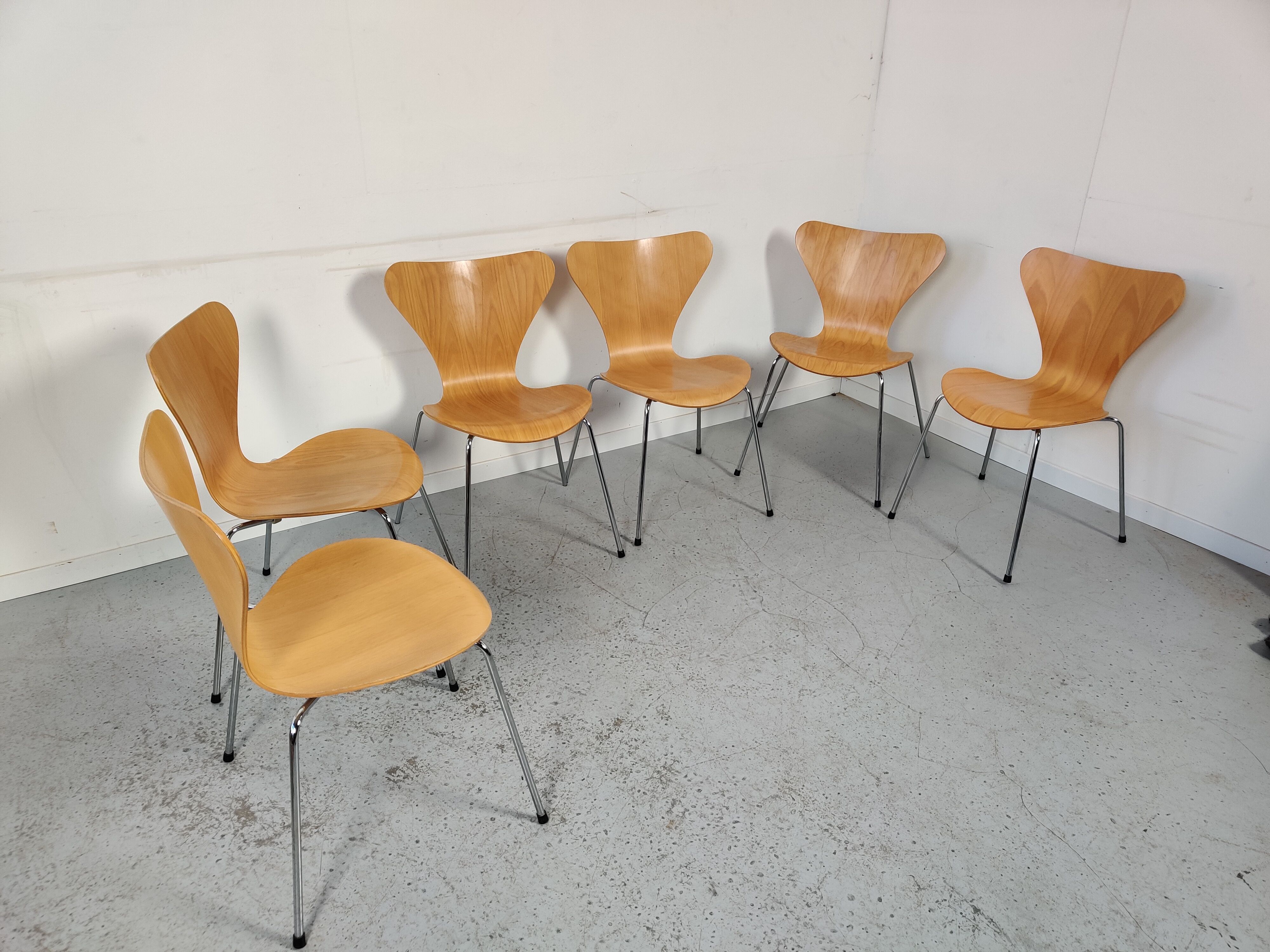 6 chairs series 7 by Arne Jacobsen for Fritz Hansen
