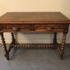 Bureau en bois sculpté
