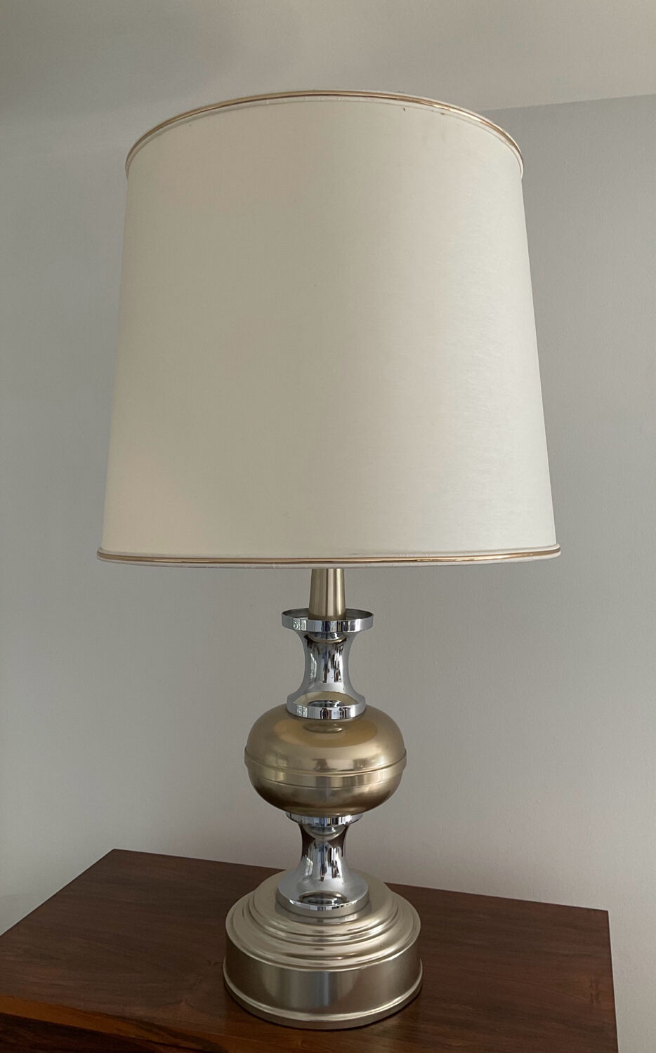 Grande lampe Space Age en métal chromé et doré