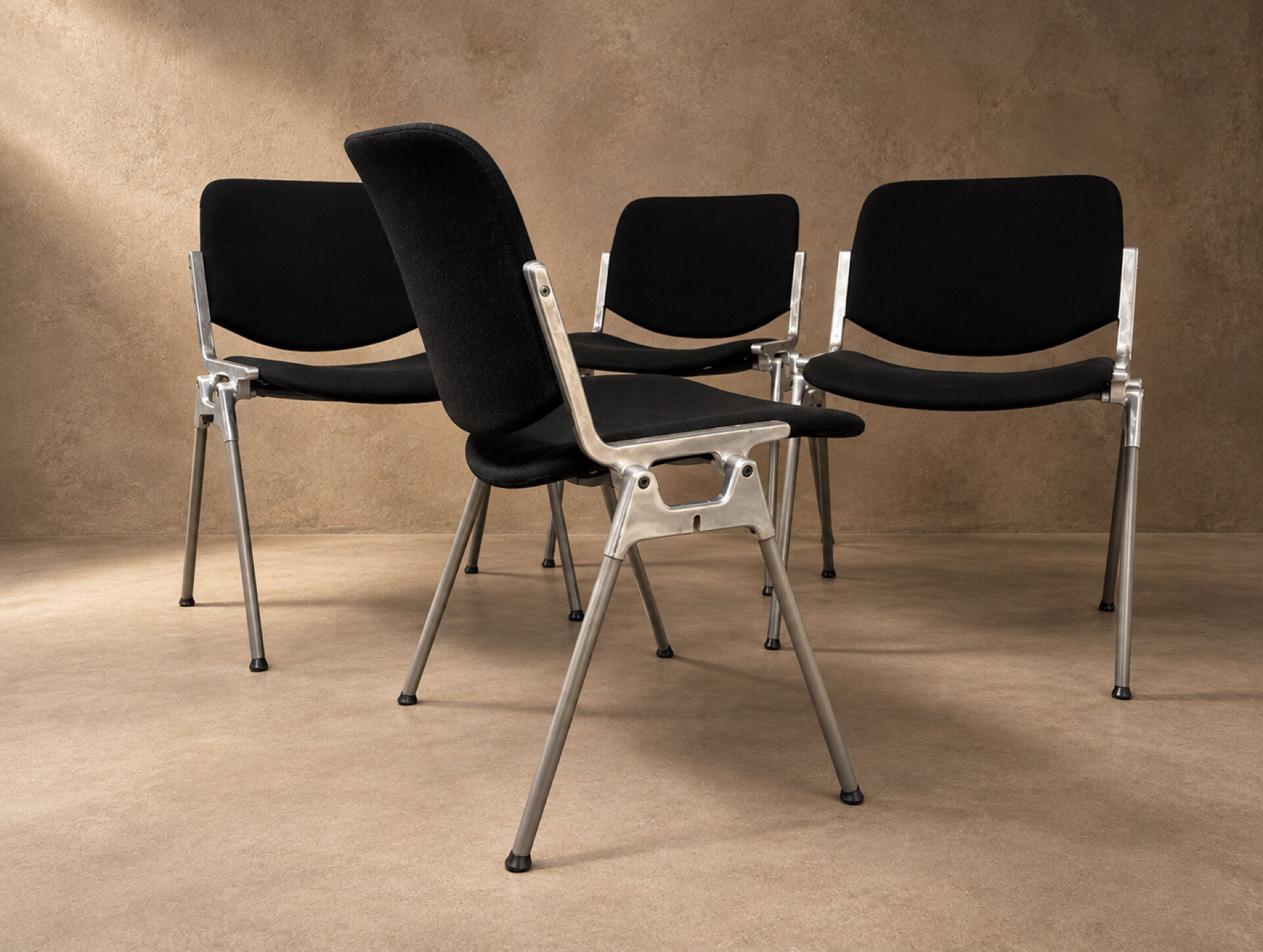 Set of 4 Castelli DSC 106 chairs by G. Piretti.