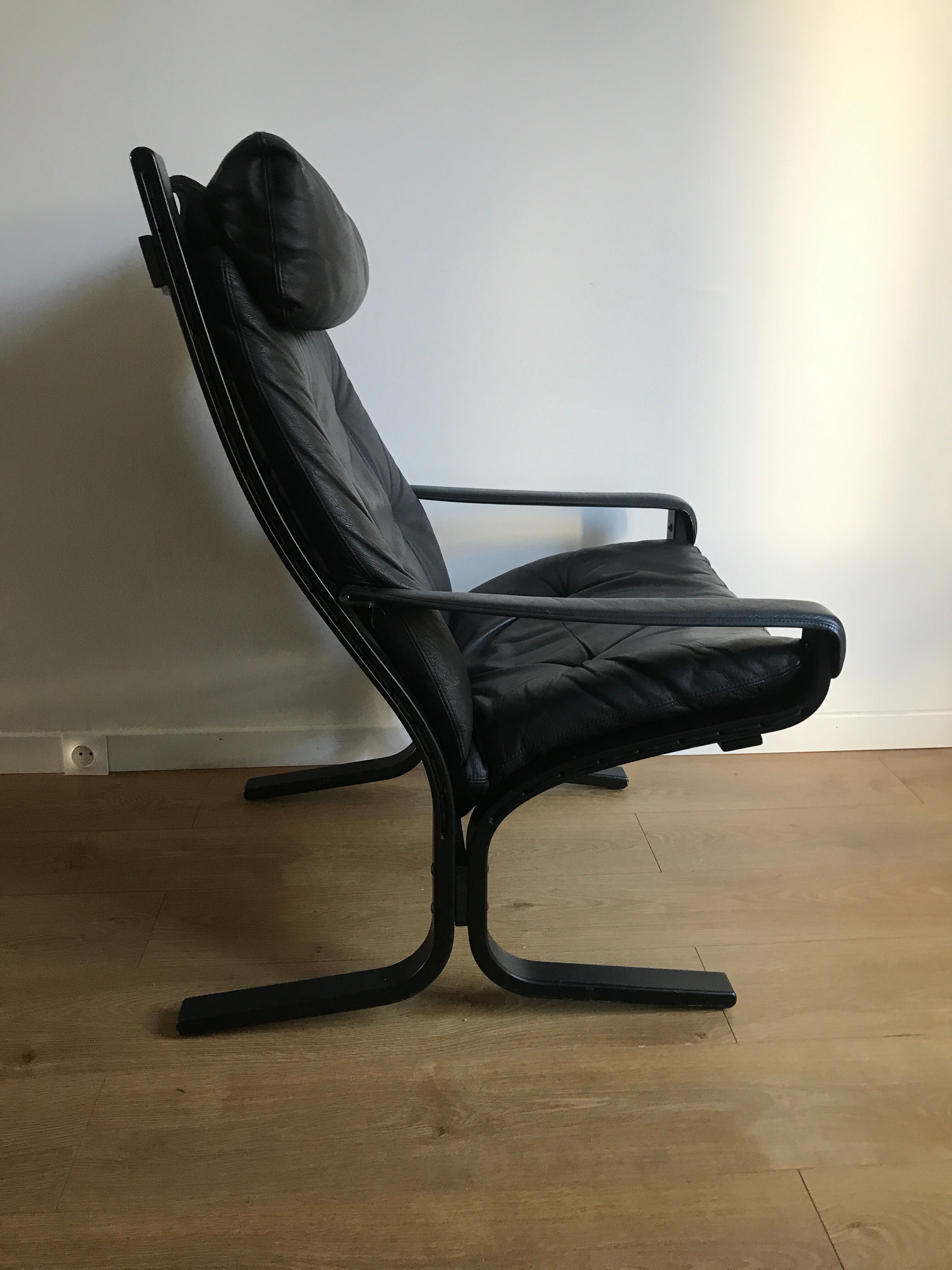 LOUNGE ARMCHAIR SIESTA BLACK LEATHER BY INGMAR RELLING FOR WESTNOFA