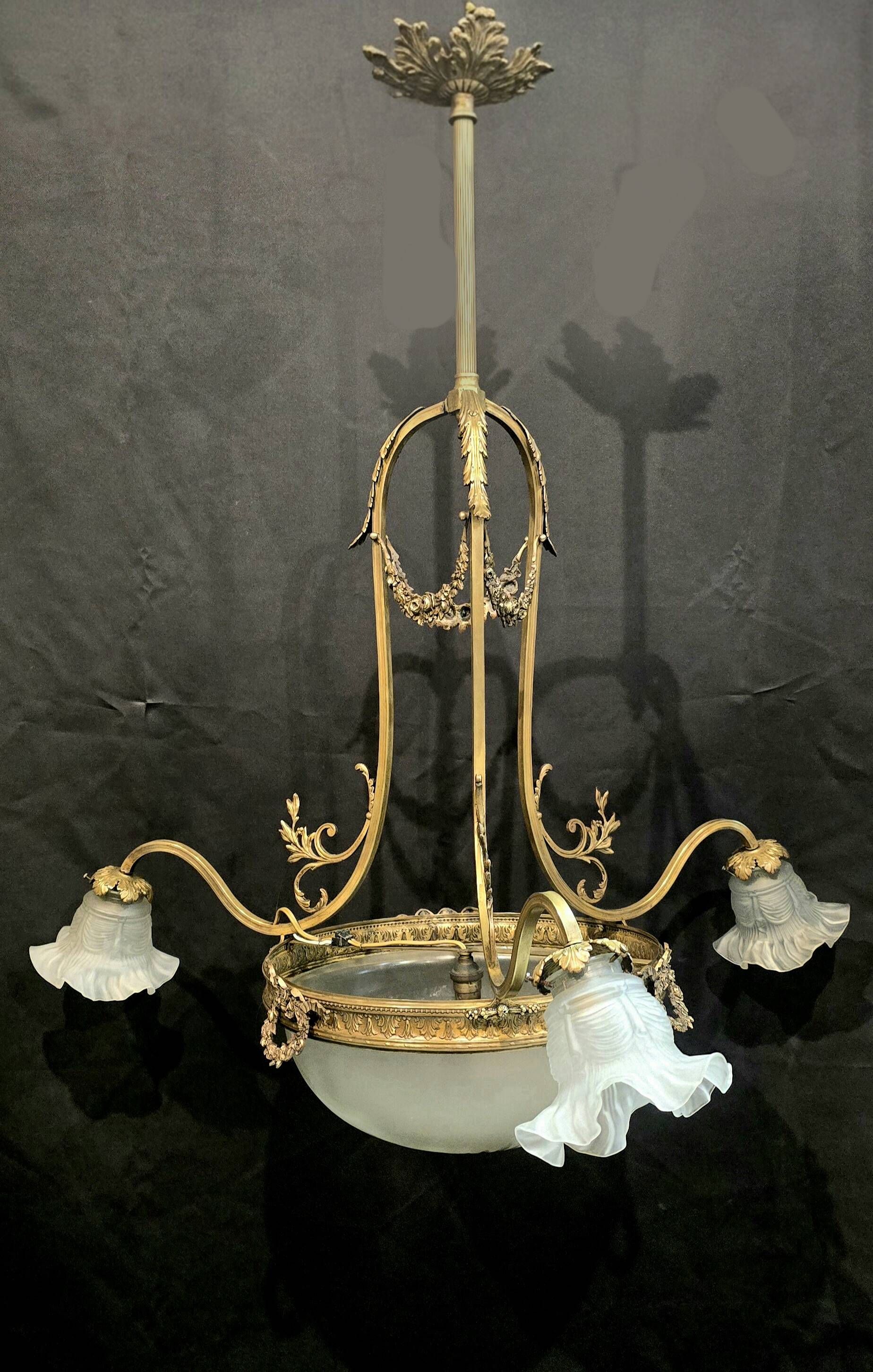 Gilt bronze and frosted glass chandelier – Louis XVI style