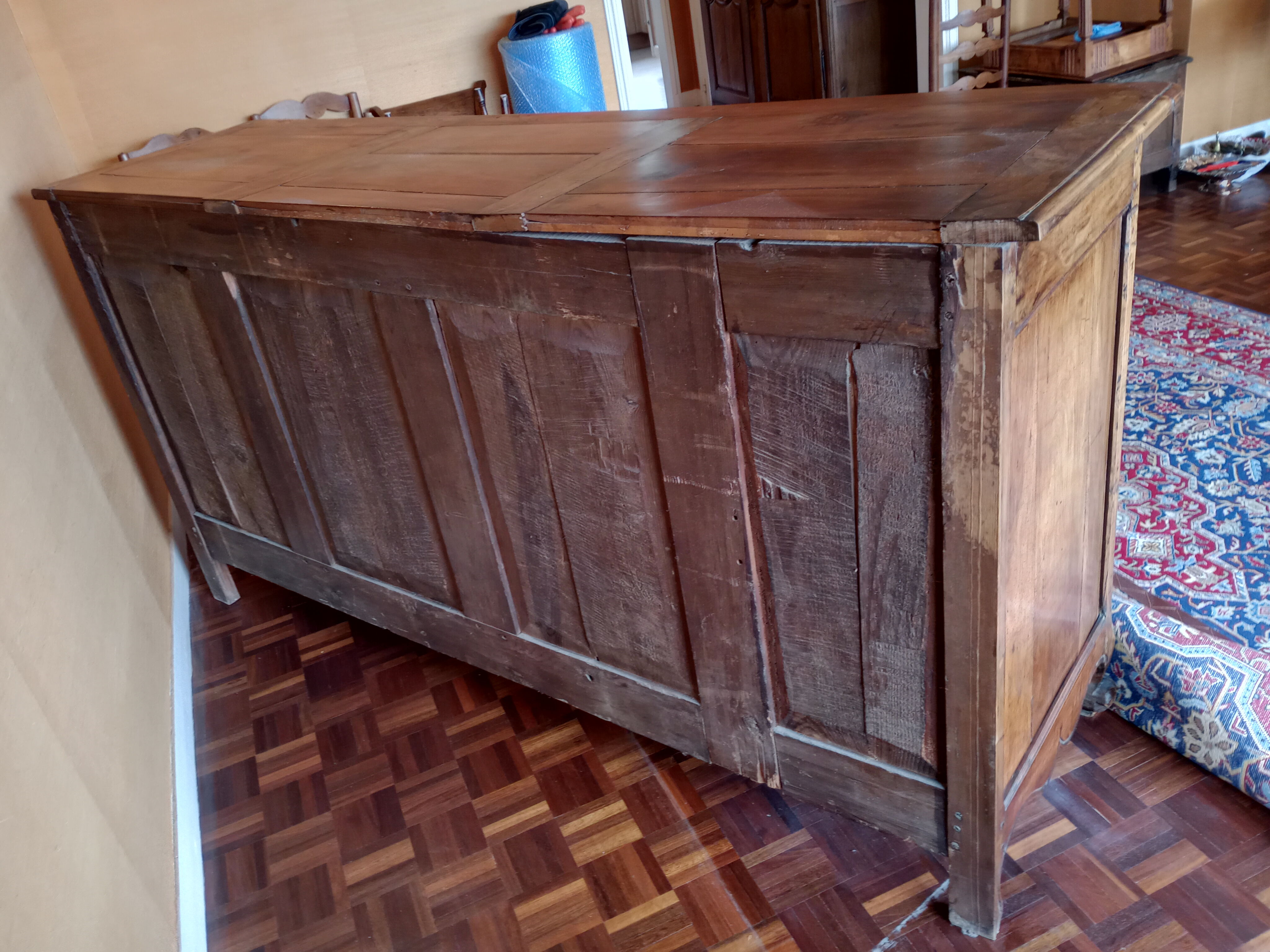 Buffet Louis XV en noyer 19 eme