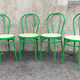Lot de quatre chaises bistrot en métal laqué vert