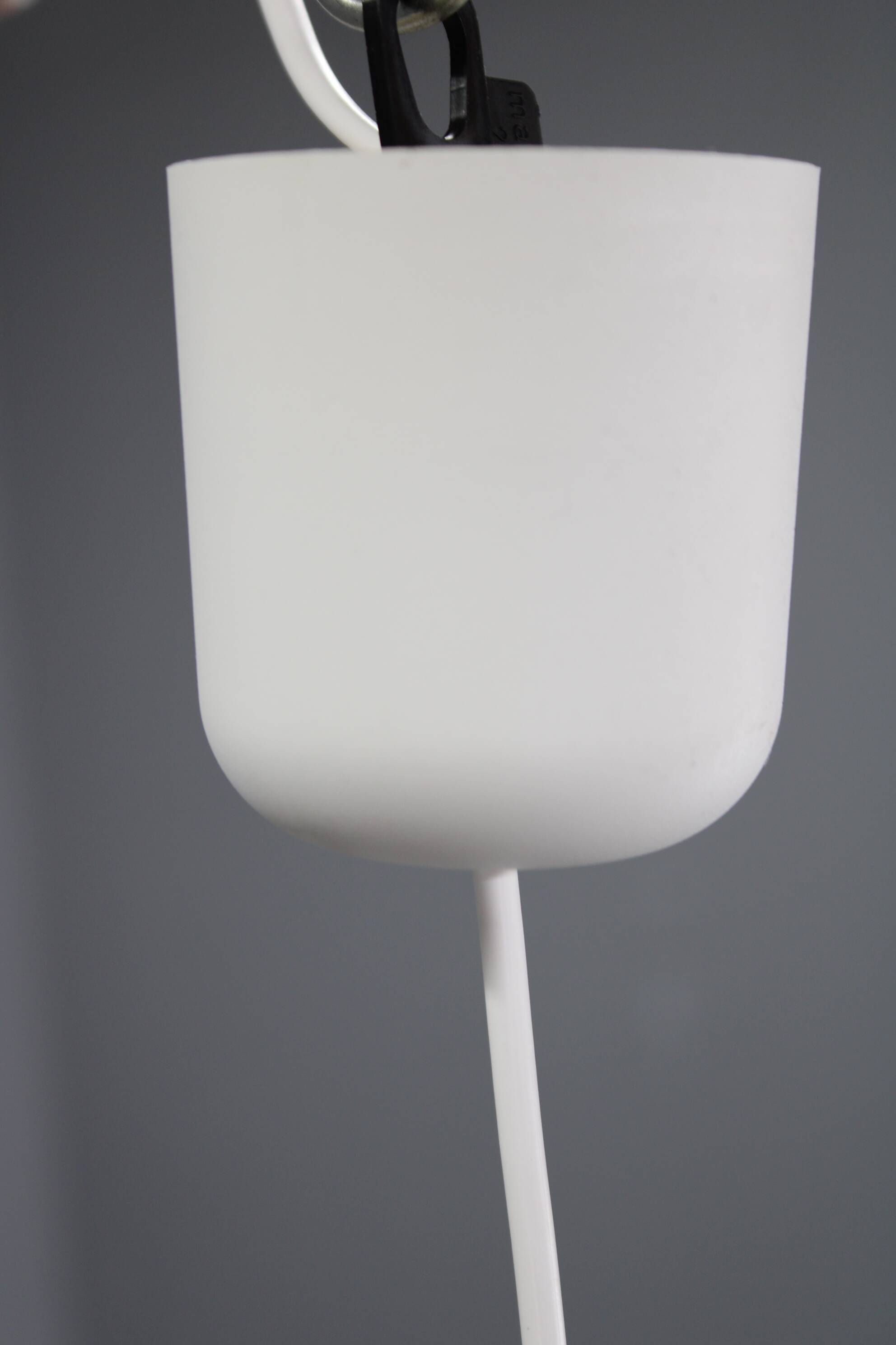 Suspension italienne orange et blanche des années 1970 — Sculpture moderne de l'ère spatiale