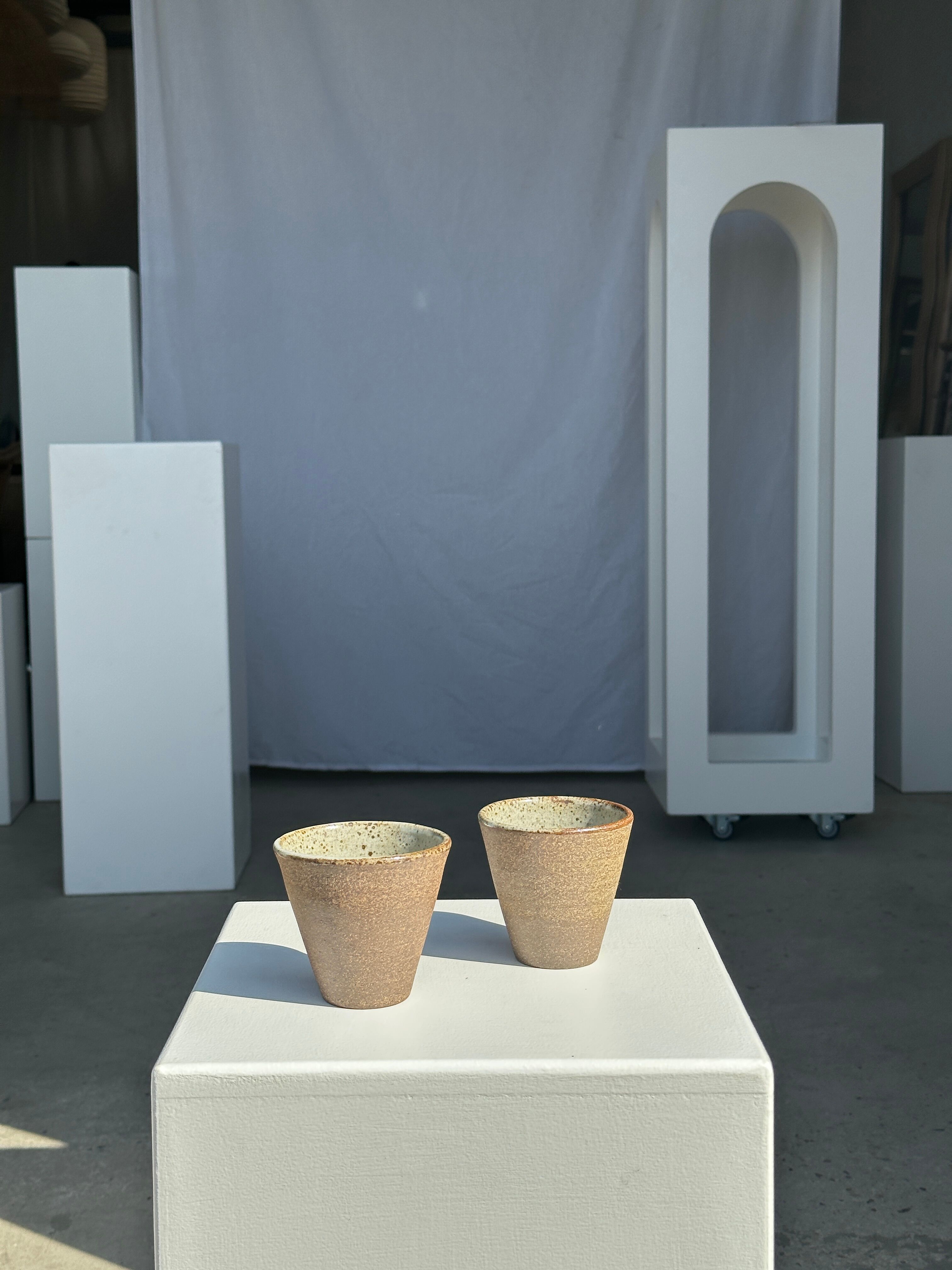 Lot de 2 tasses en céramique indonésienne (mat brun)