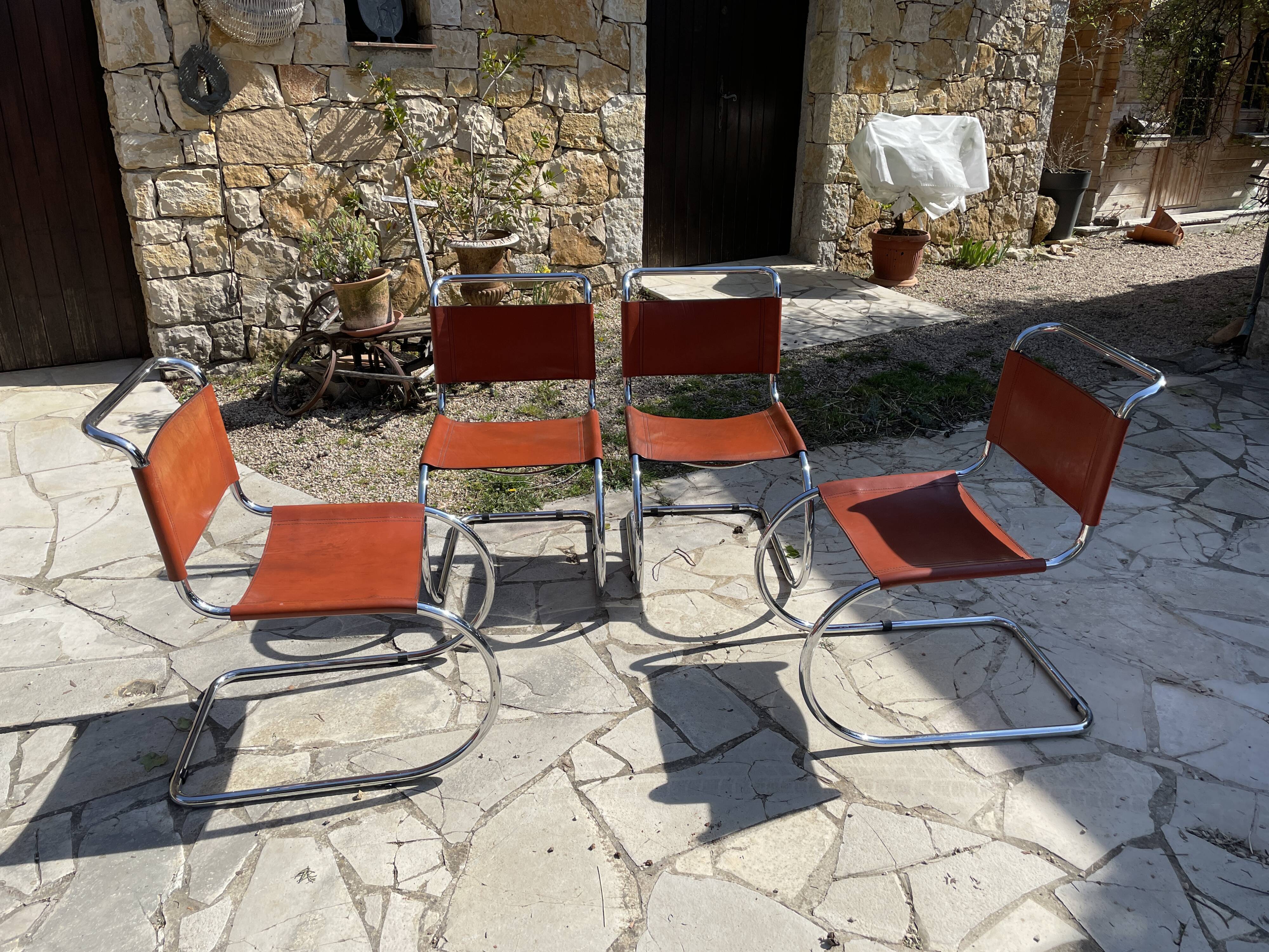 4 chaises Design Mies Van Der Rohe édition années 80