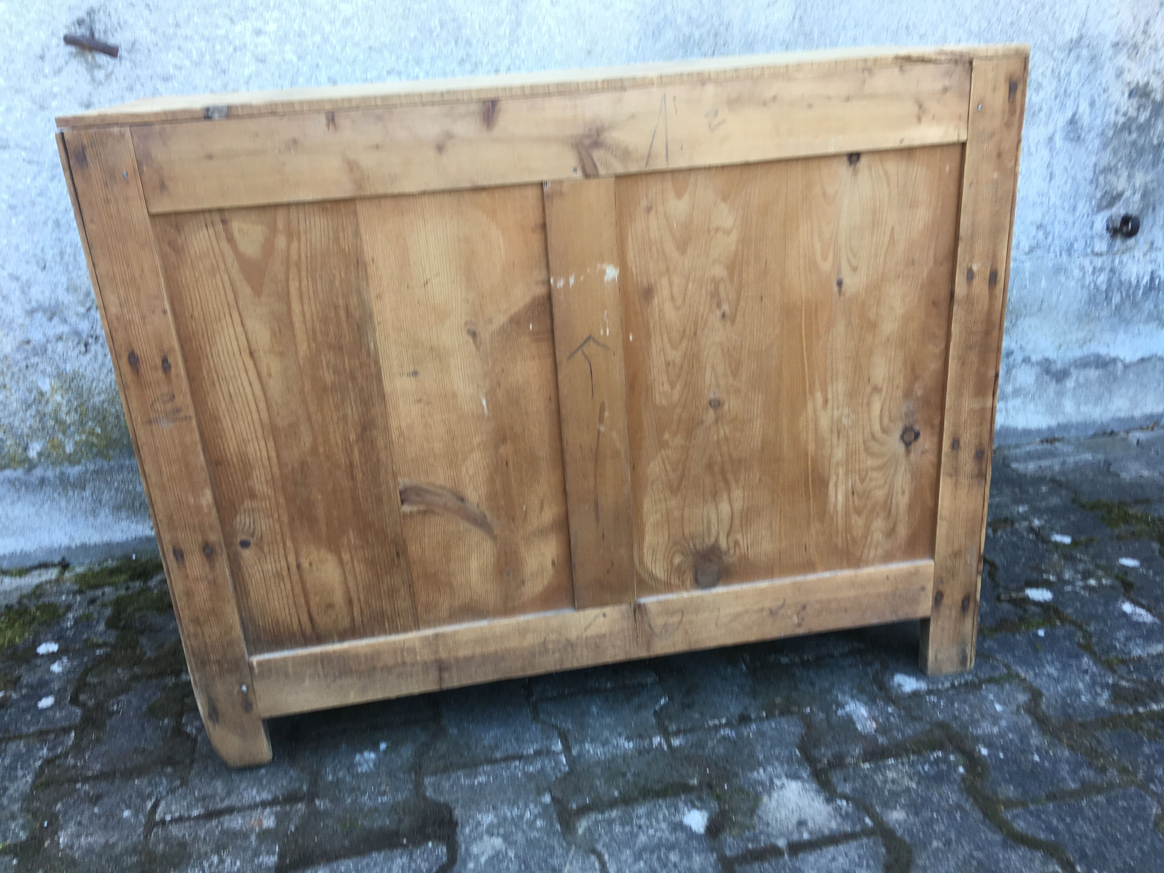 Old retro vintage chest of drawers 3 drawers wooden crude façade oak