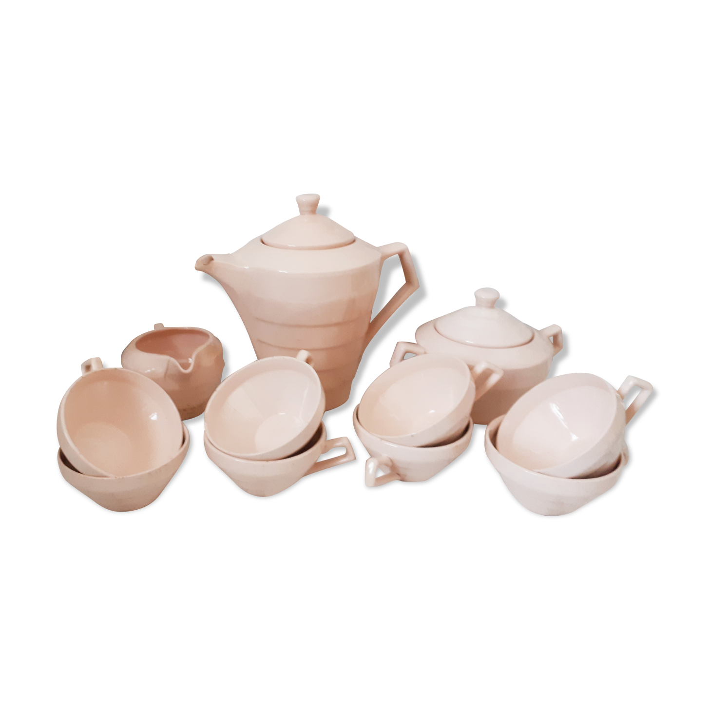 Coffee and tea service in faience of Saint Amand, pink, art deco