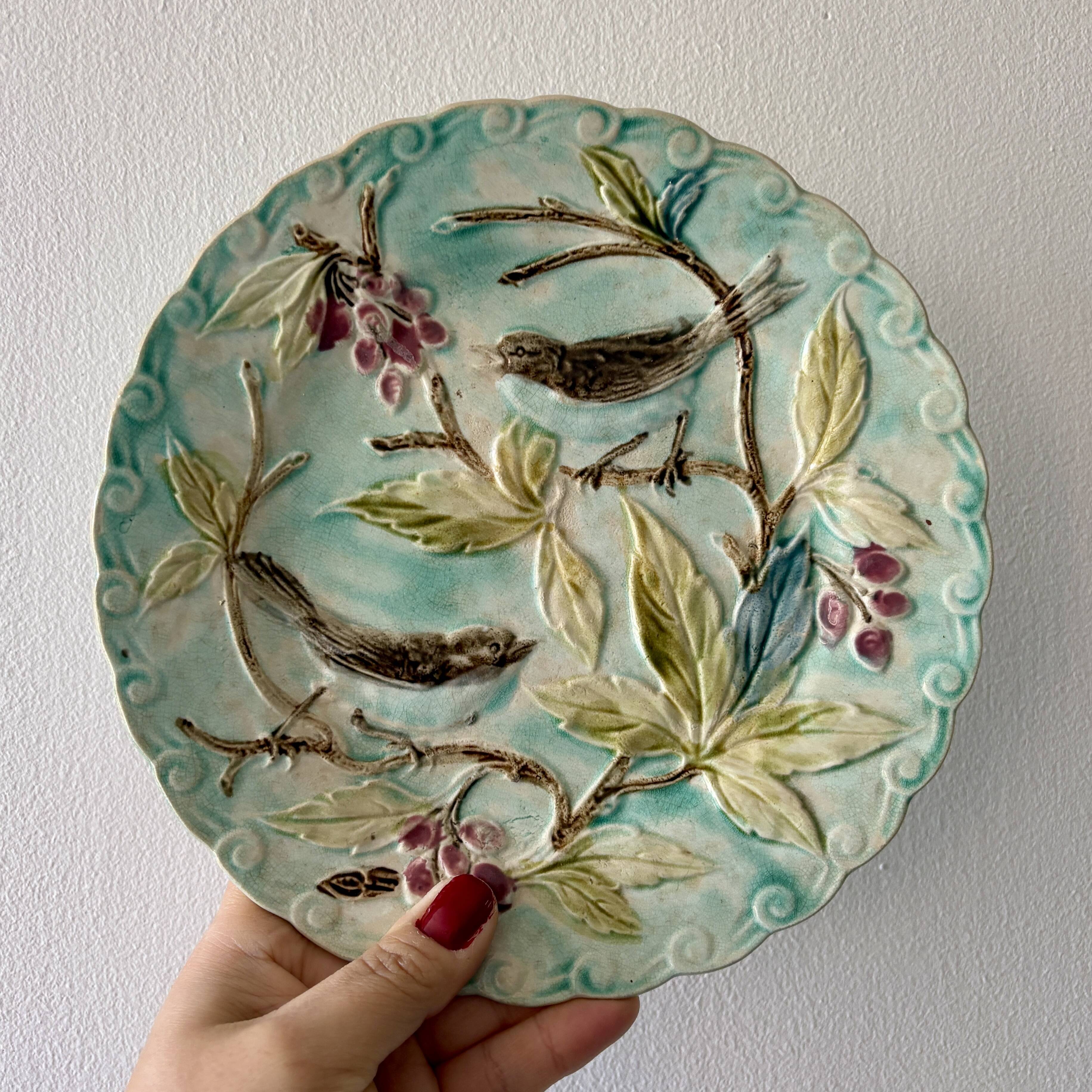 Set of 3 antique plates in majolica with bird designs.