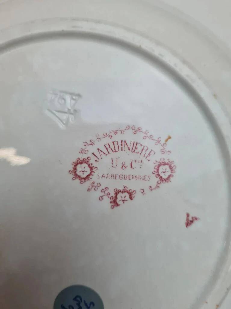 Hollow plate Terre de Fer Sarreguemines model Jardinière red