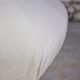 Chauffeuse "patate" velours côtelé écru pour Airborne, 1970