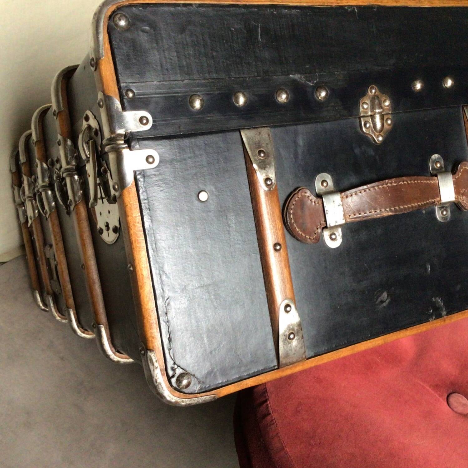 1930 navy blue fitted trunk