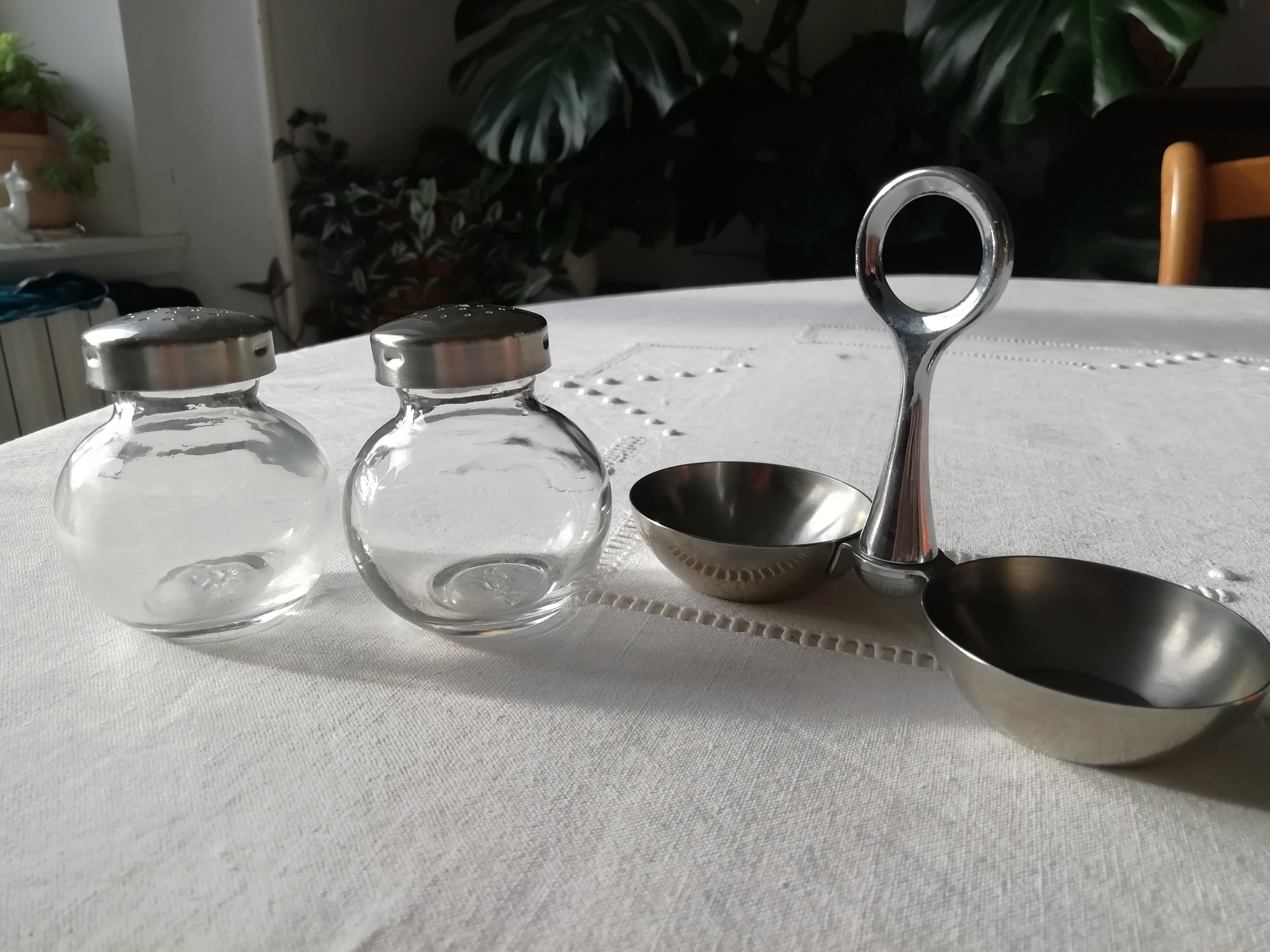 Pepper shaker