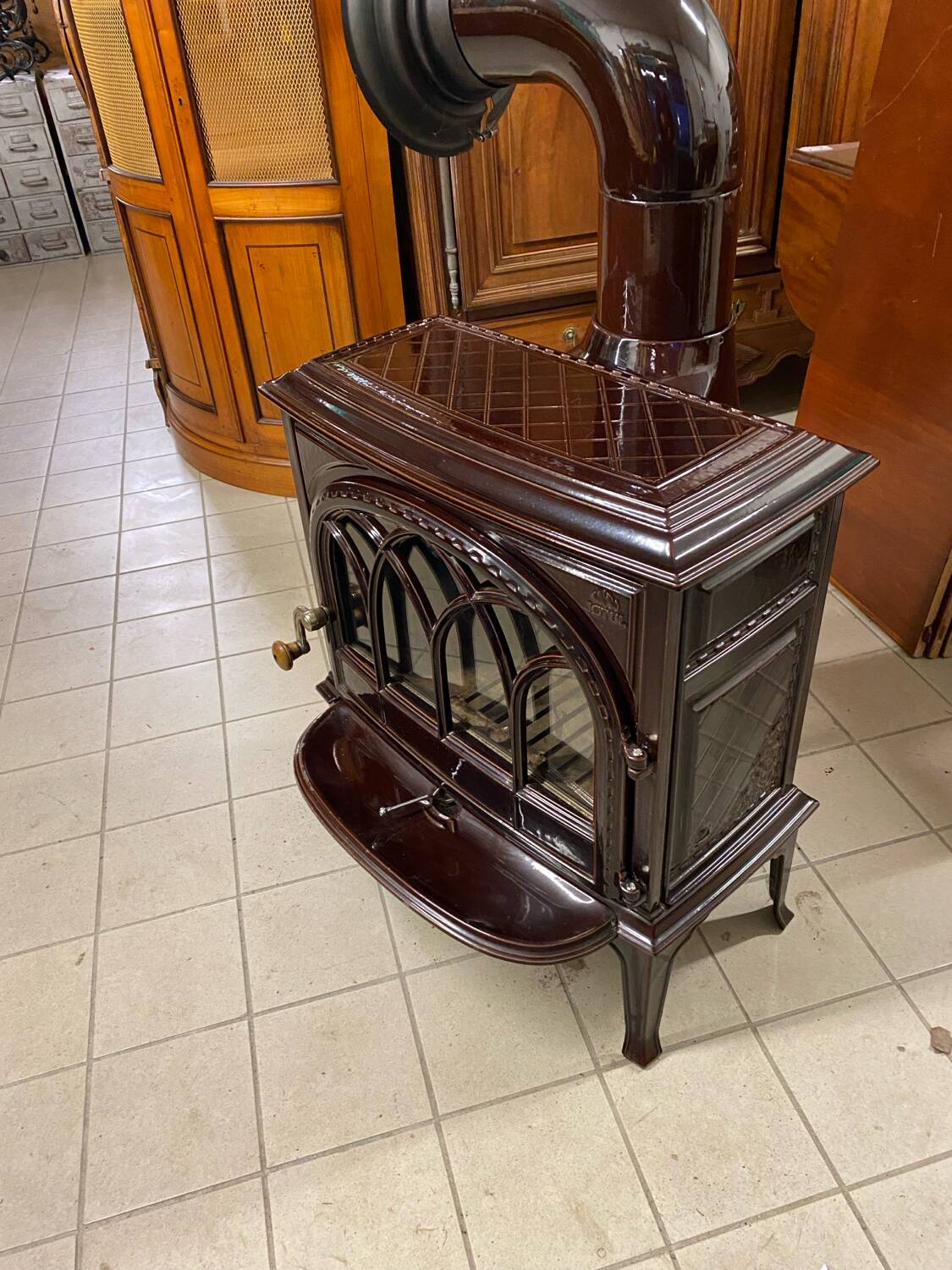 Poêle à bois Jotul en fonte émaillée