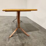Table basse incurvée du milieu du siècle, années 1960