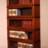 Globe Wernicke Library in oak, 5 pieces.