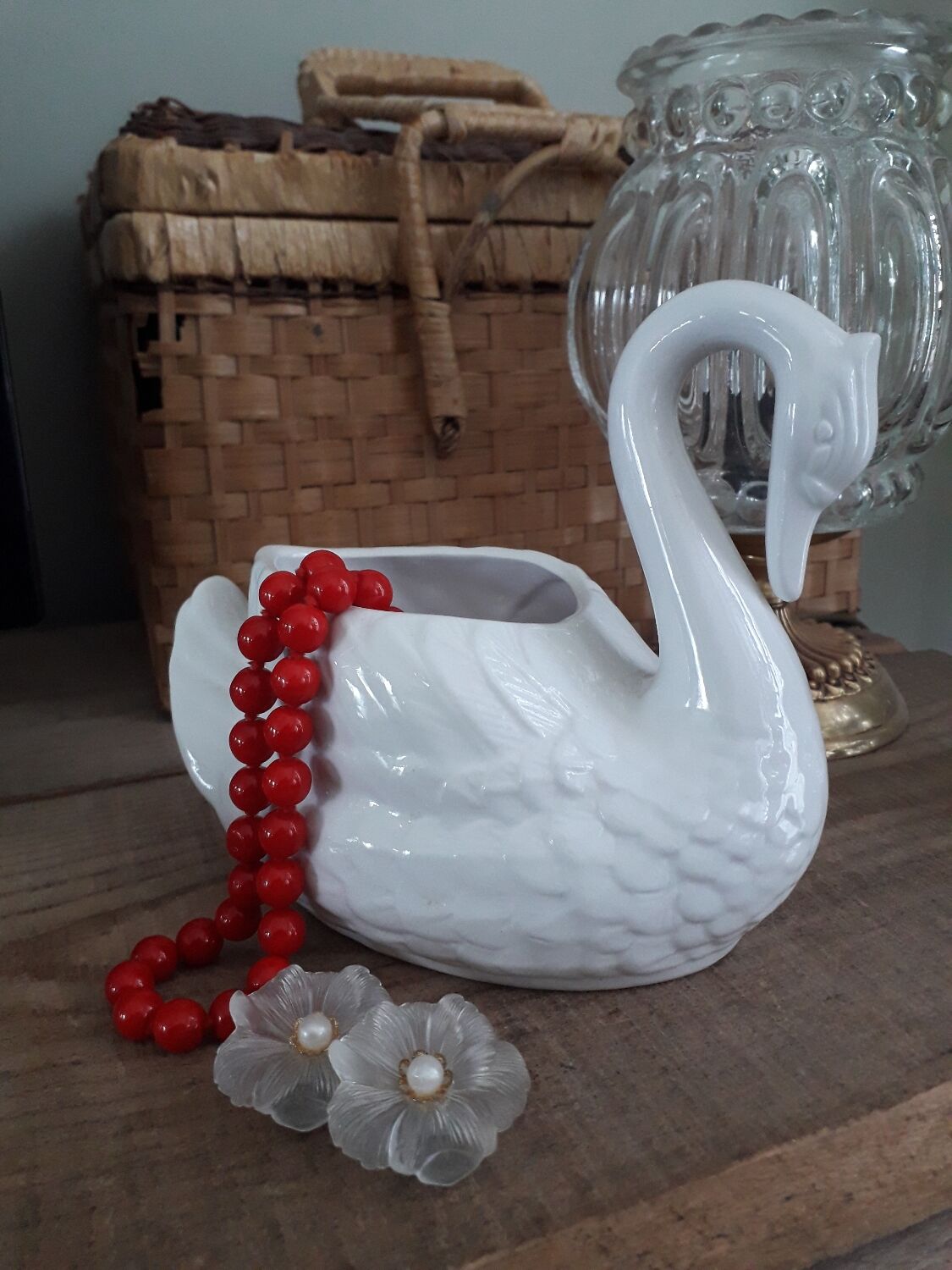 Swan plant pot