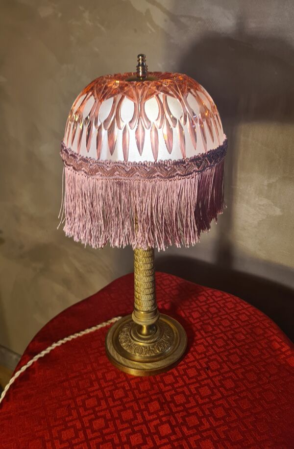 lampe laiton colonne laiton travaillé1880 avec dome verre taillé 45x22 supe