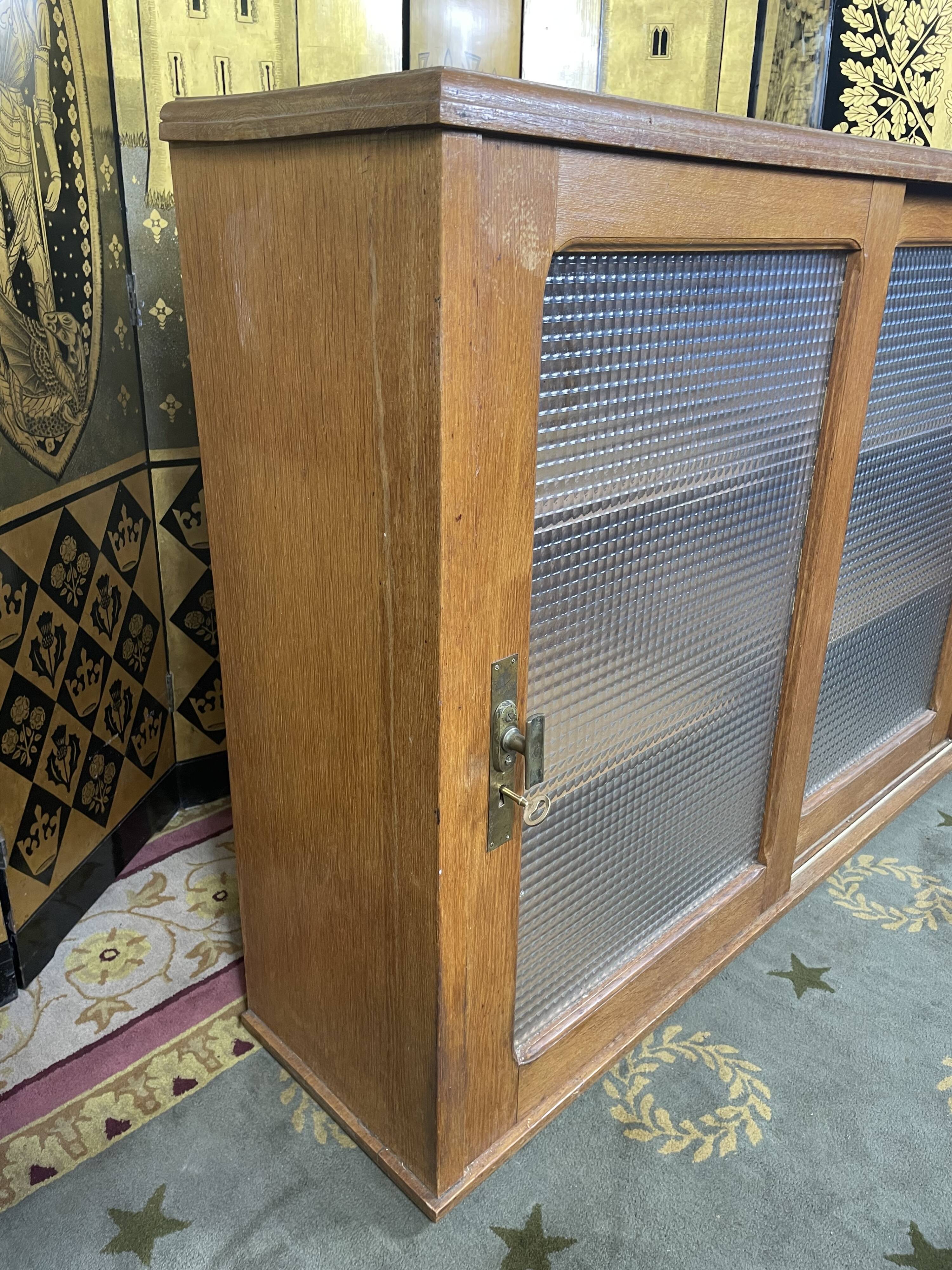 Tobacco hanging case 1940 oak