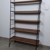 Shelves on string feet