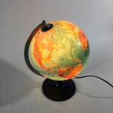 Globe terrestre scandinave avec éclairage