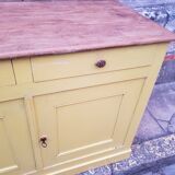 Buffet de campagne jaune citron