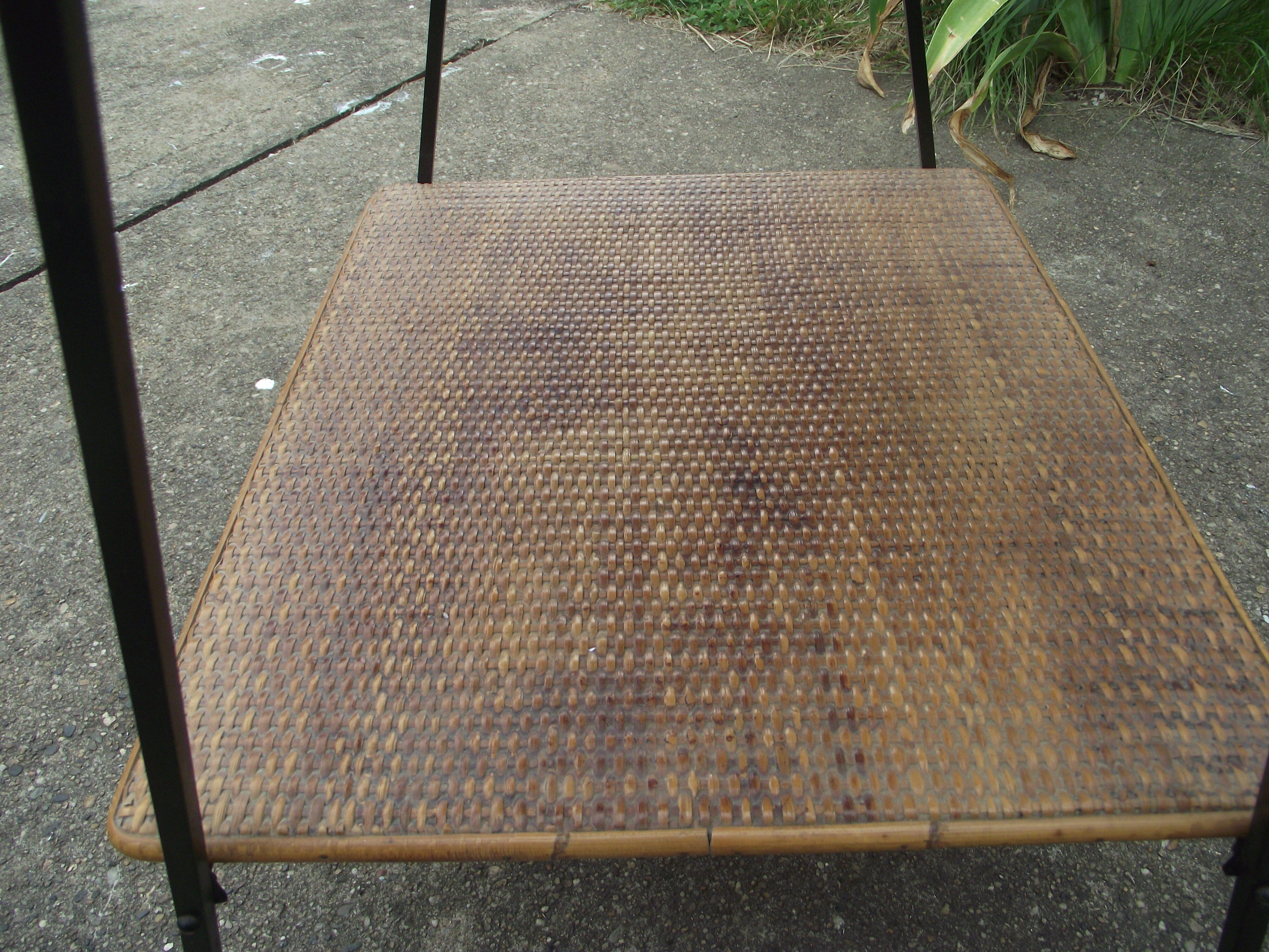 Table d 'appoint en rotin années 50