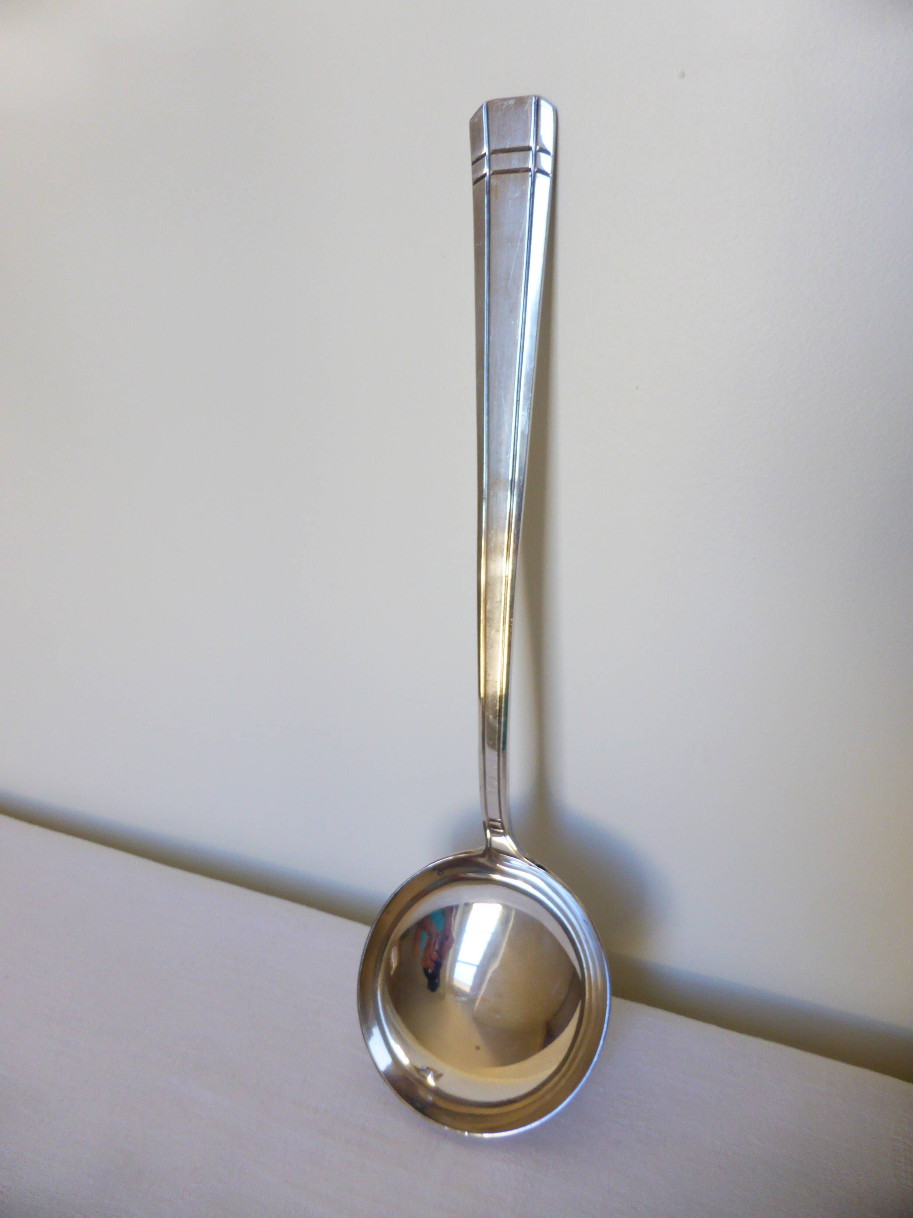 Vintage silver-plated metal ladle, hallmarked 2106277
