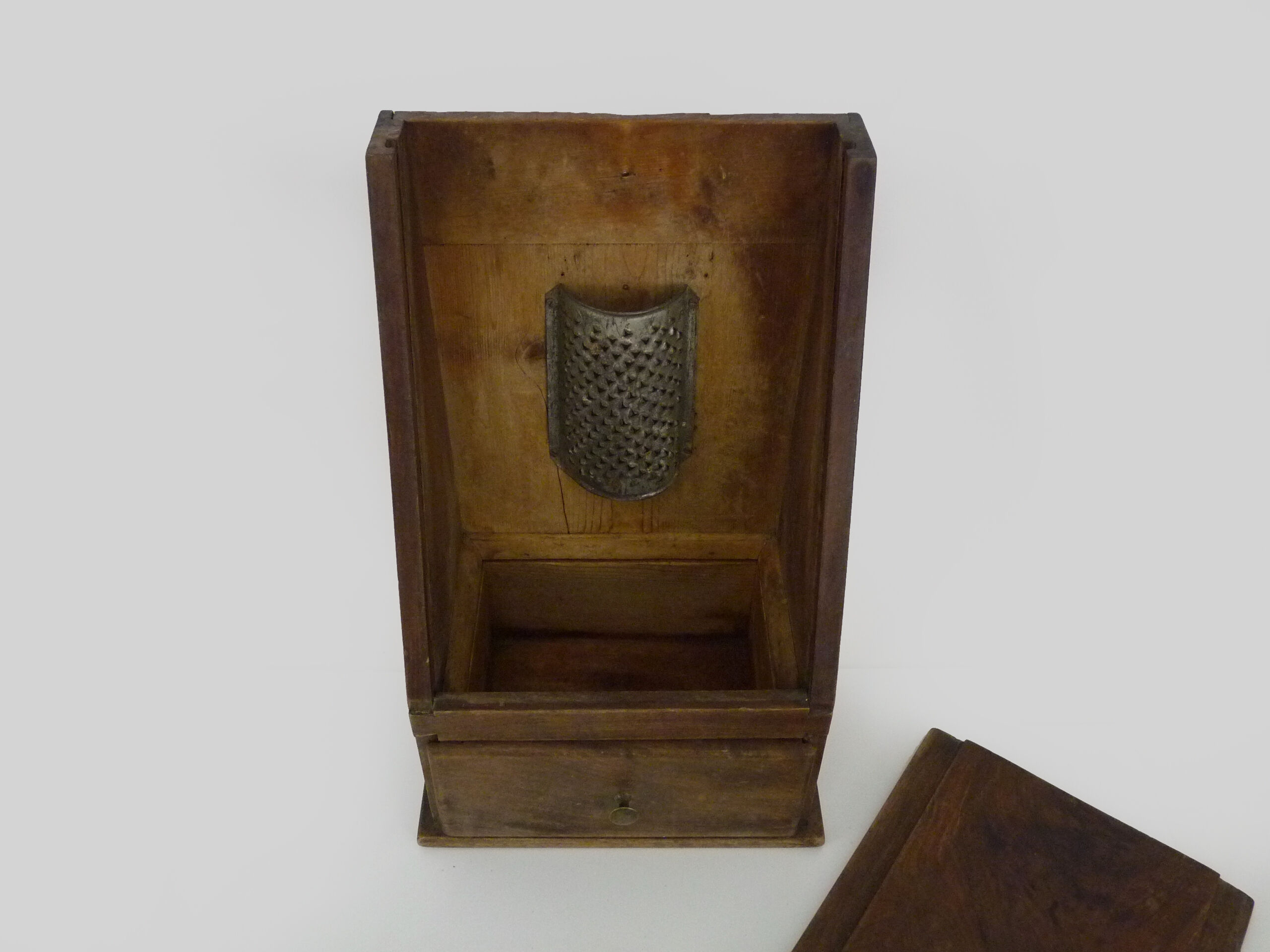 Ancienne râpe à fromage, râpe à légume en bois de noyer, Art Populaire