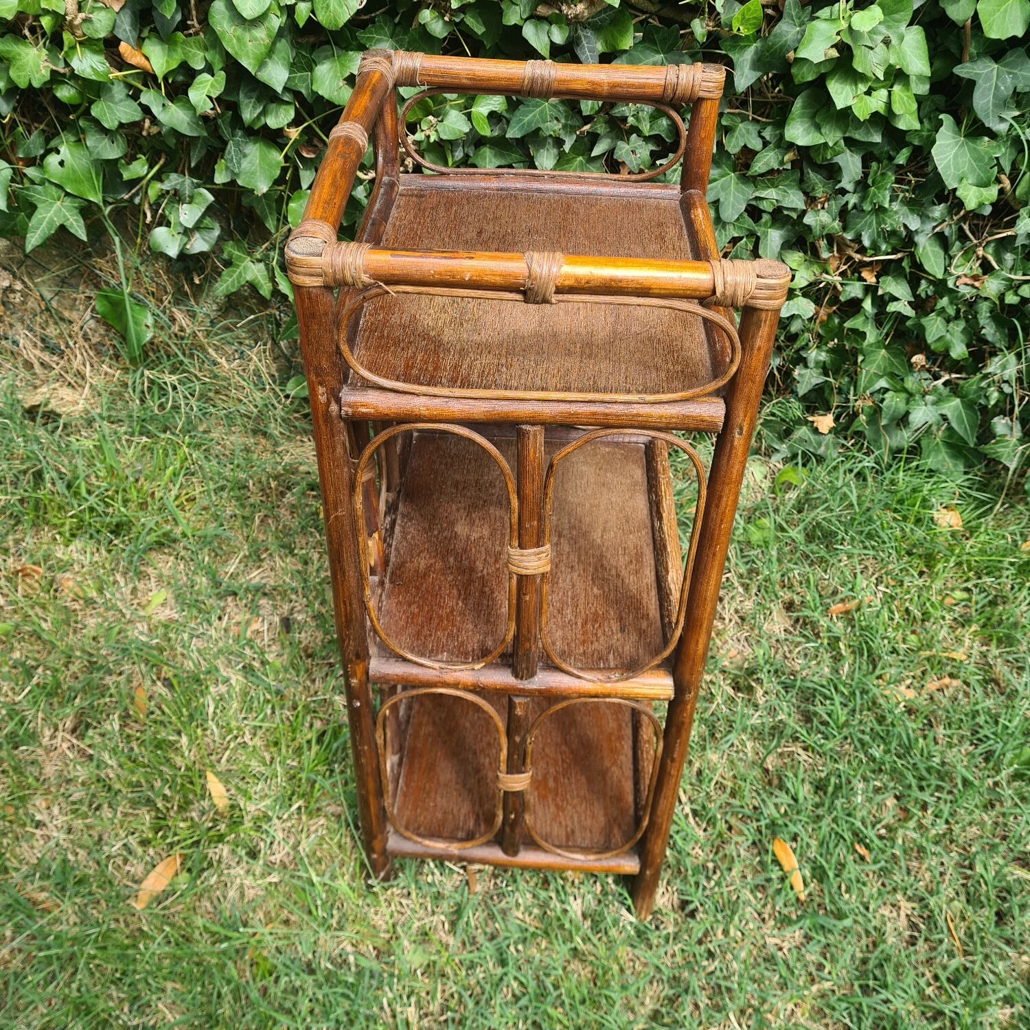 Étagère en rotin : vintage