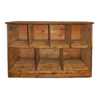 Ancien meuble de métier à casiers en sapin et noyer / meuble d'atelier