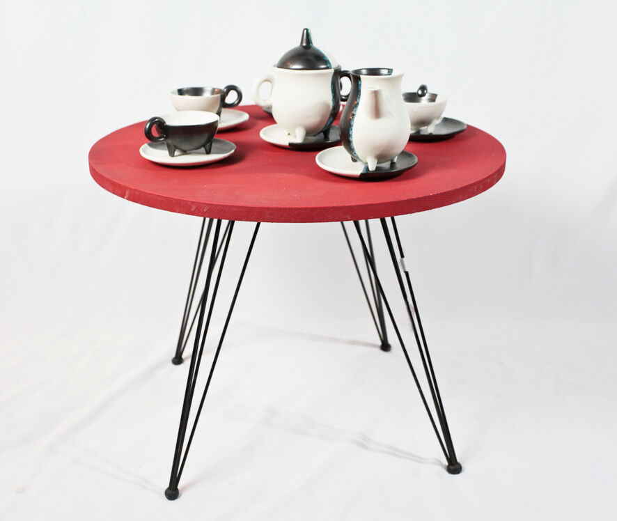 Table basse rouge année 50