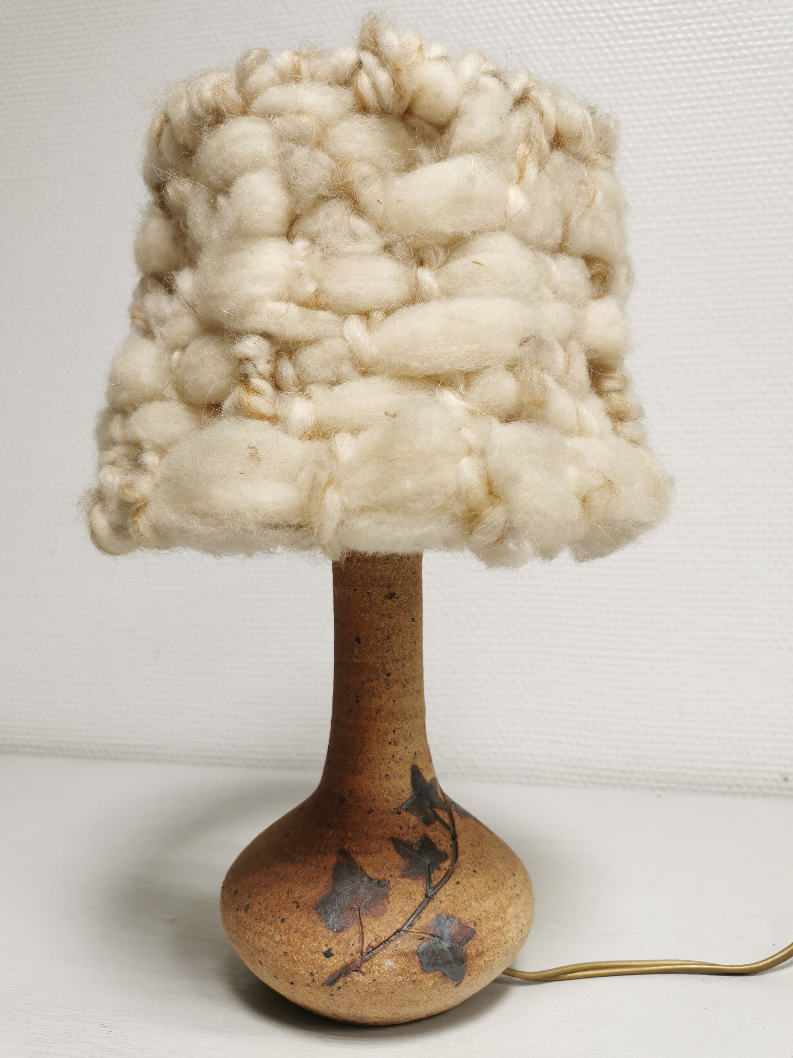 Bedside lamp and its vintage lampshade, Ceramic decoration Herbarium