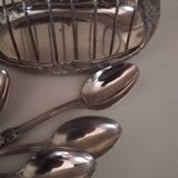 Service a toast with 6 silver-plated spoons.
