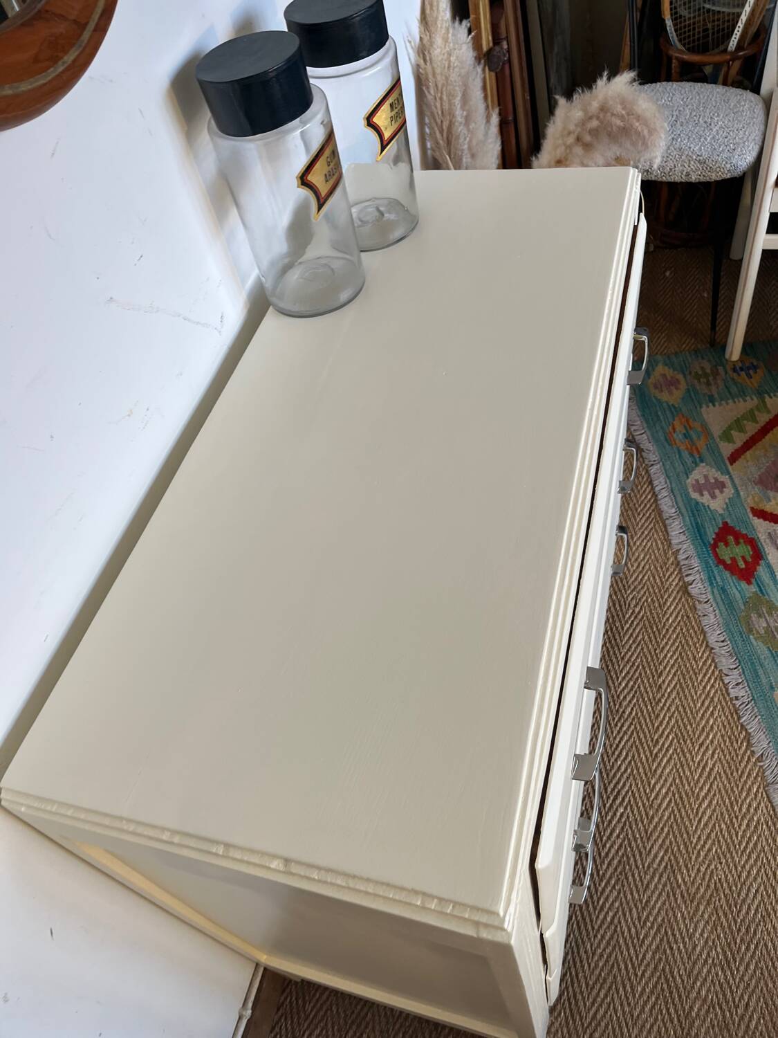 Vintage chest of drawers restored in white painted wood