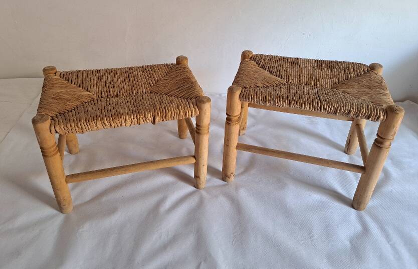 Set of 2 wood and straw stools