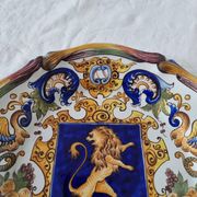 Magnifique assiette ancienne en faïence française à boucliers signée Keller