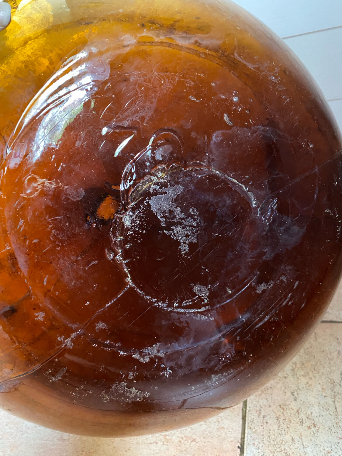 Give me a vintage 30L amber XXL bottle, Jeanne.