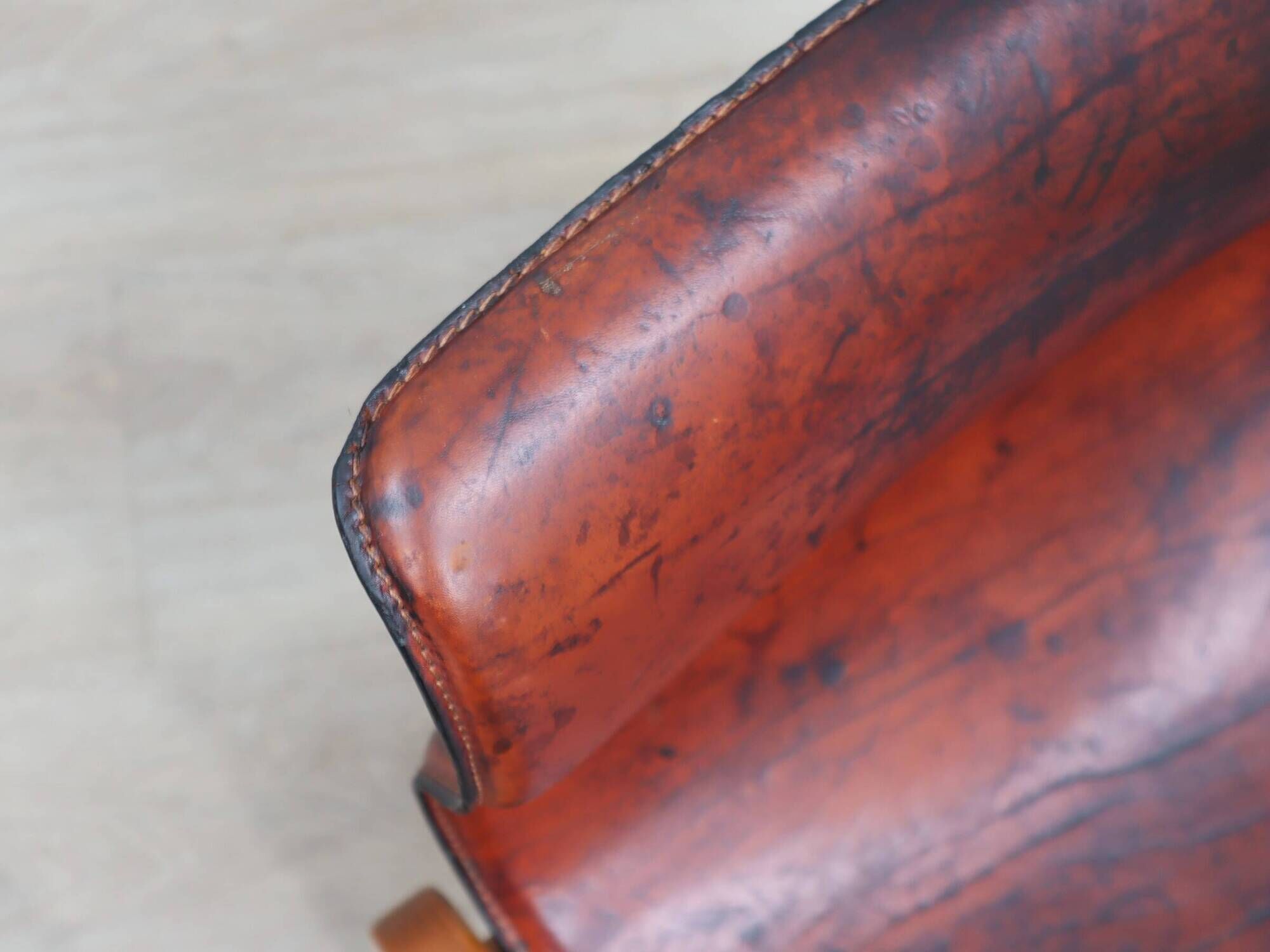 Curved wooden and leather chairs by Afra and Tobia Scarpa from the 1970s, set of 4.