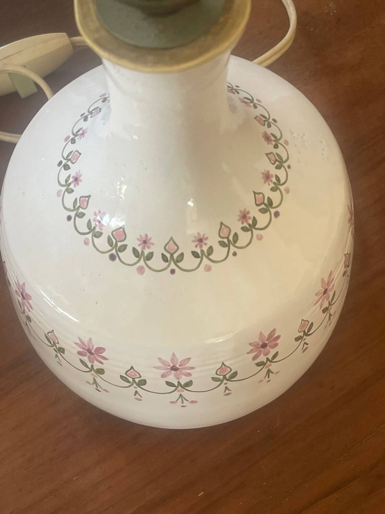 Pied de lampe en céramique artisanale décor fleuri
