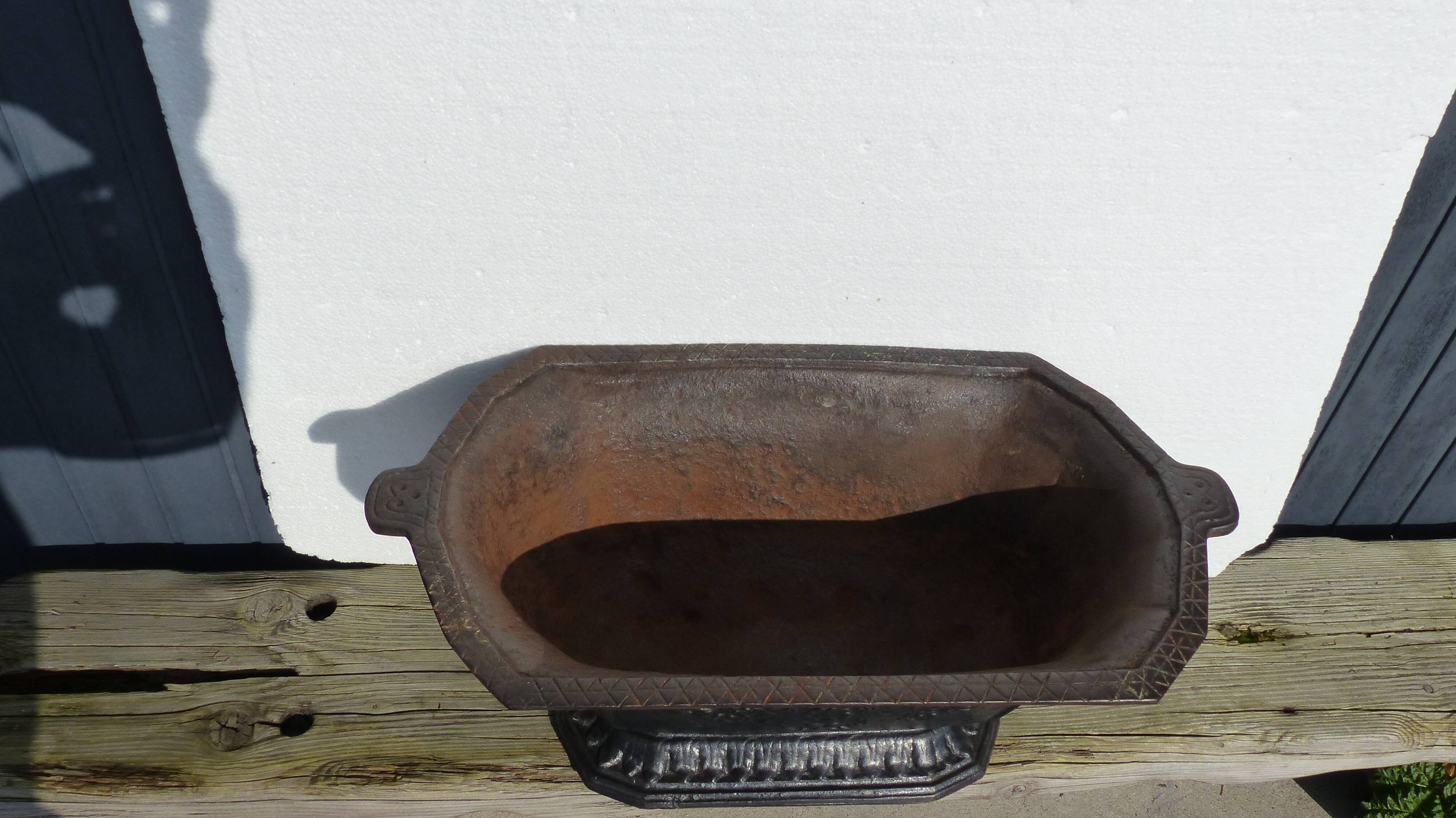 Cast iron planter