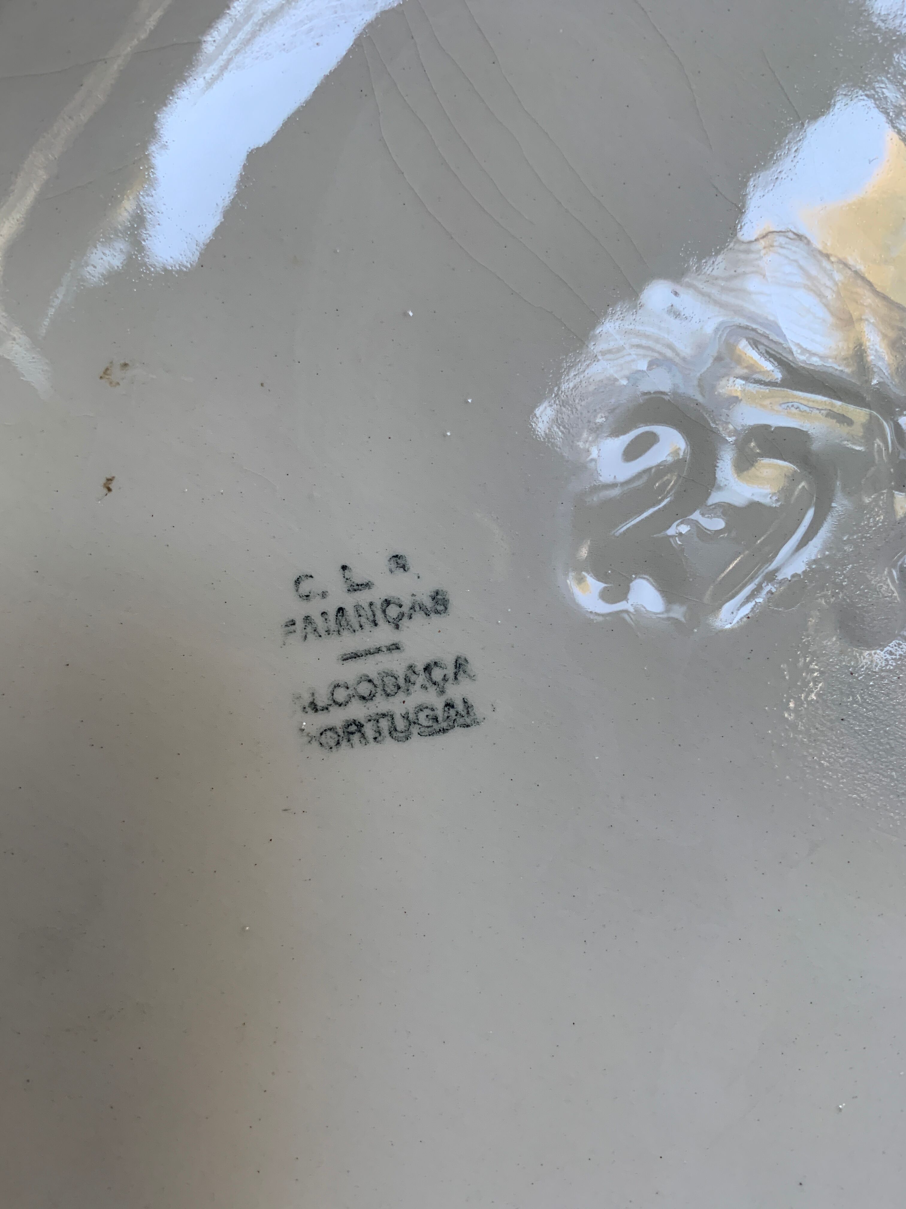 Lion's head pot cover in earthenware