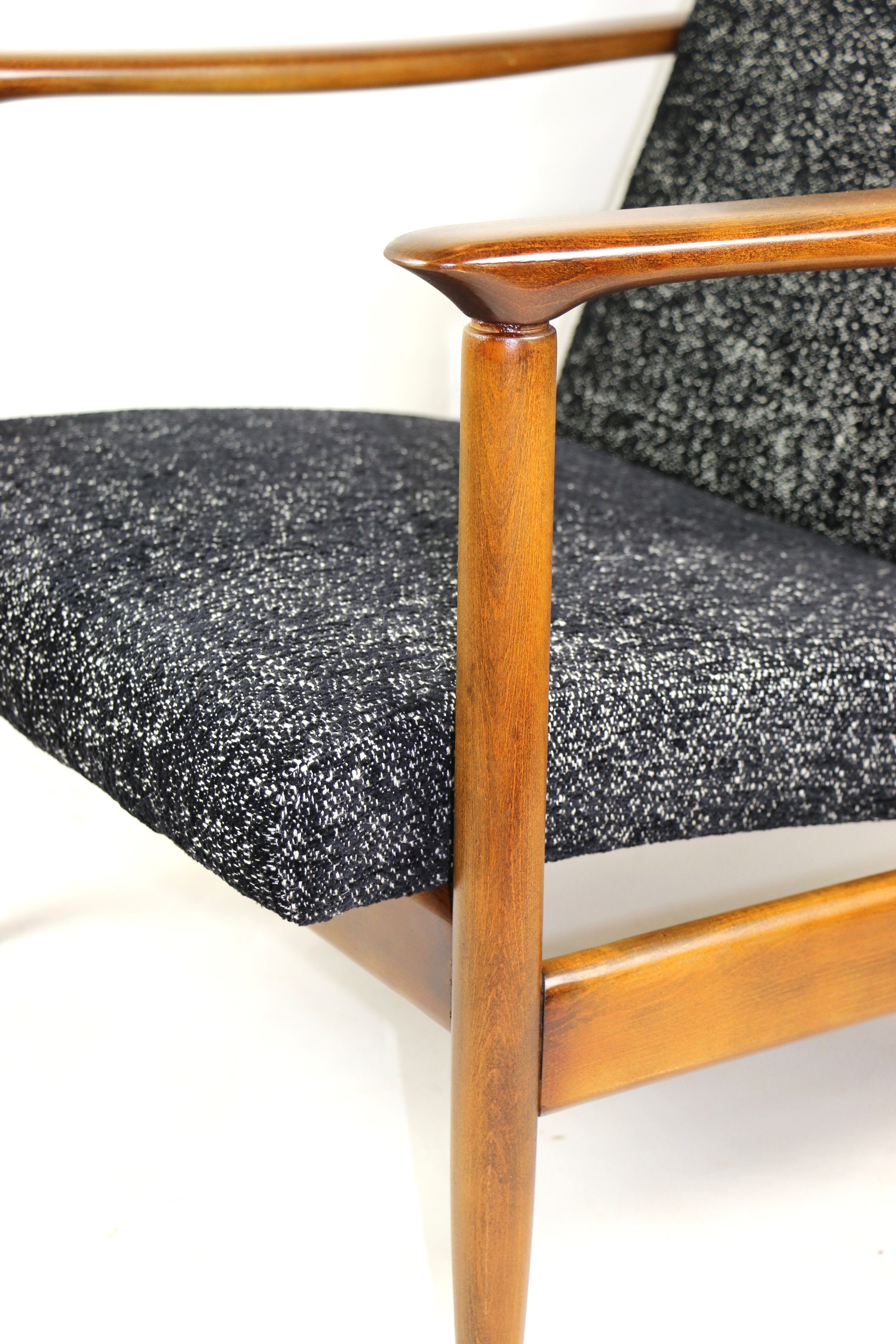 Fauteuil noir par Edmund Homa, années 1970