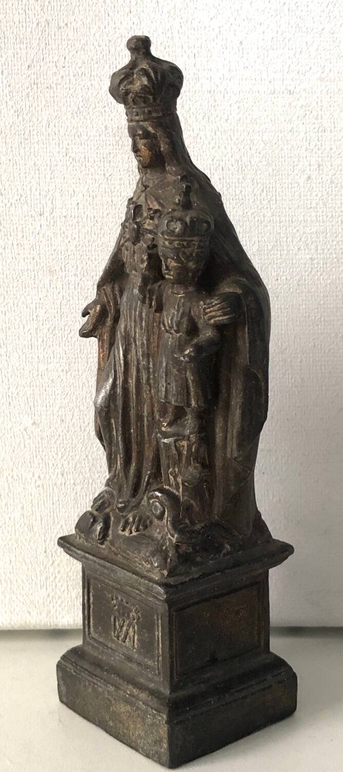 Sculpture of the crowned Virgin and Child