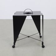 Table d'appoint sur roulettes Harlequin Errebi Italie, années 80 style Memphis