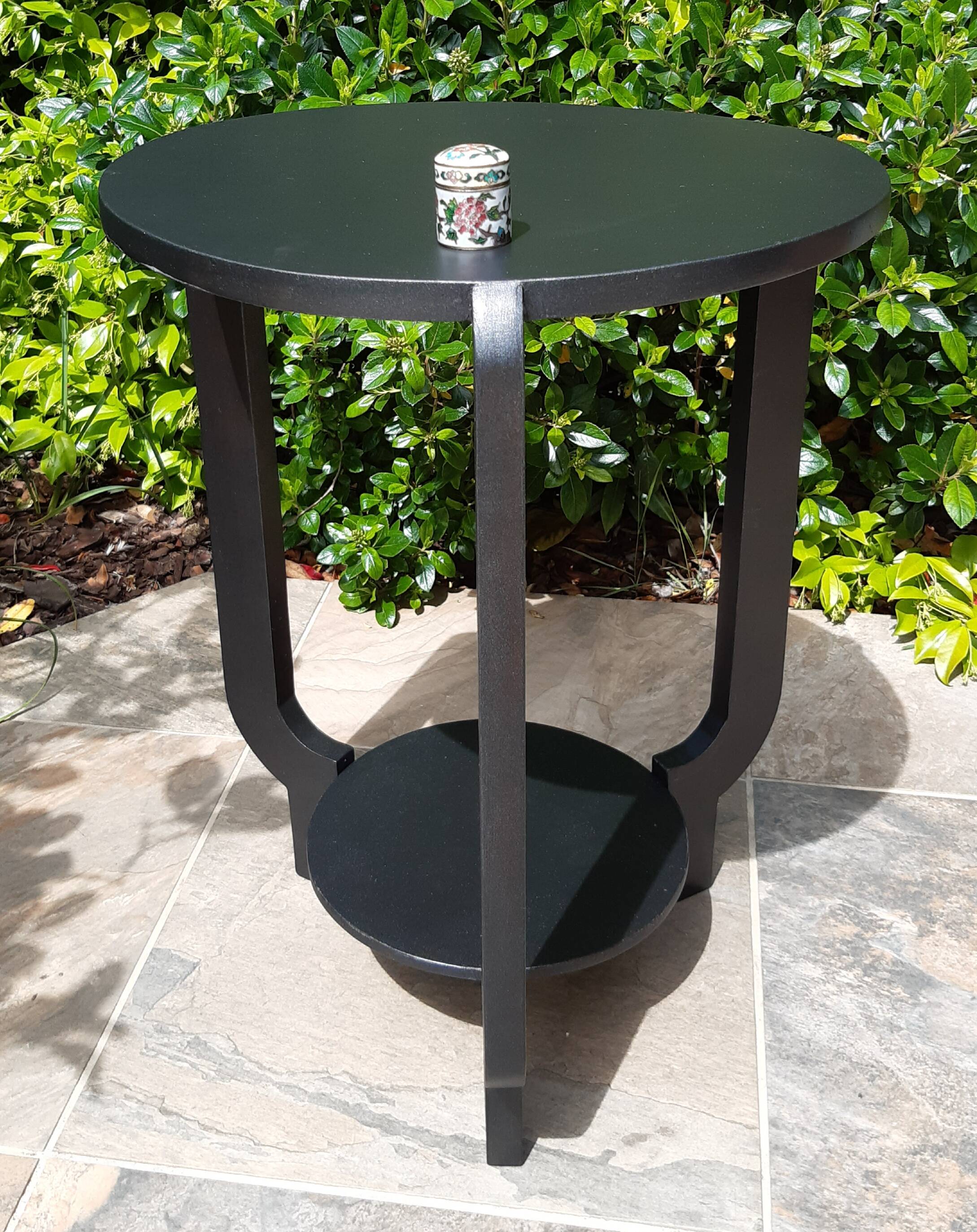 Gueridon art déco laqué noir acier