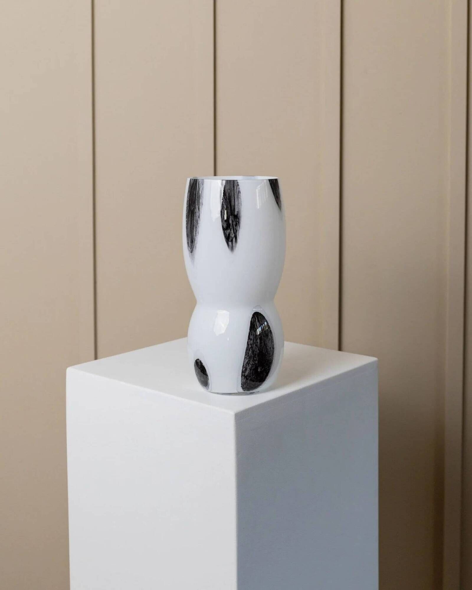 Black and White Hand-Blown Murano Glass Vase by Corso Italia (1980s) – 26 cm tall