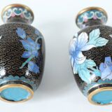 Paire de petits vases en émail cloisonnés Chinois vintage